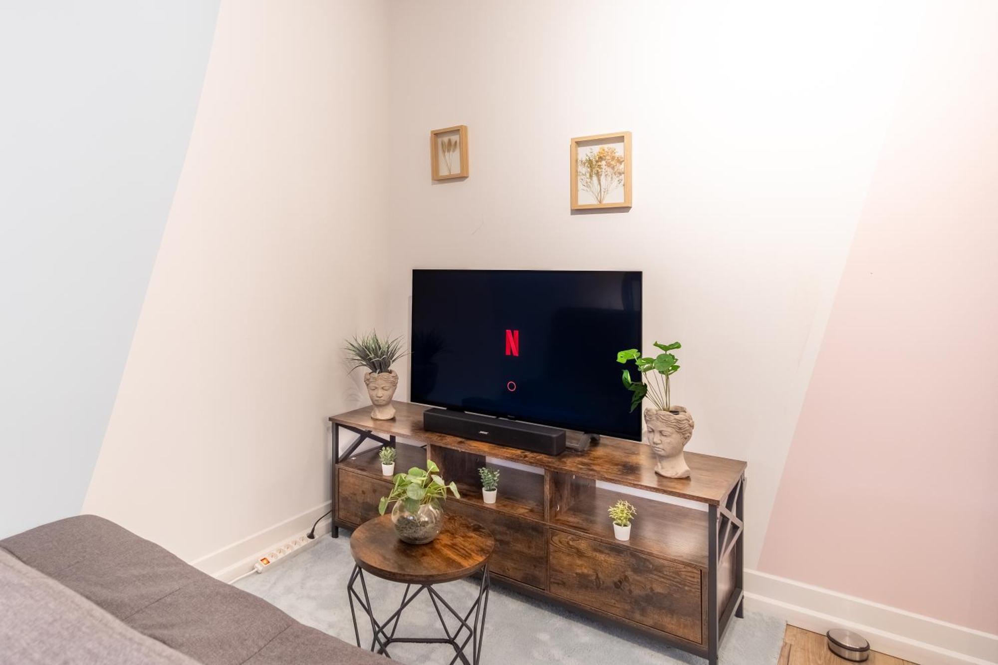 Pool Table Heaven, Workstation, 4K Tv, Netflix Apartment Leipzig Exterior photo
